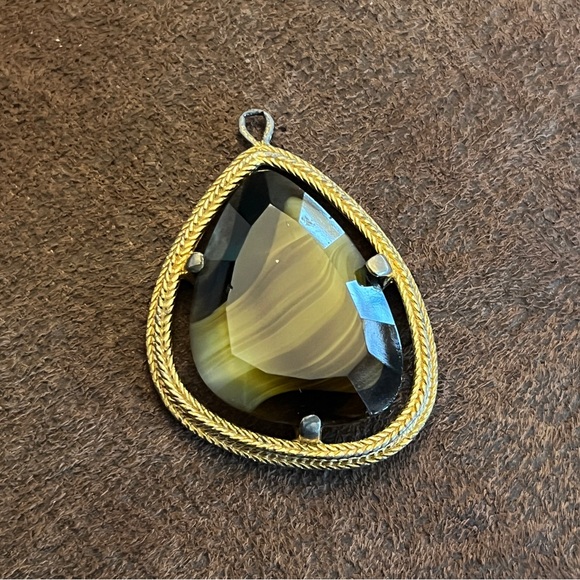 Sphinx faux faceted tiger eye vintage pendant triangle gold tone caged - Picture 5 of 6